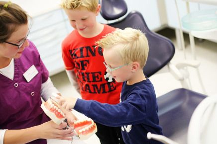 Individualprophylaxe bei Kindern - Zahnarztpraxis Galina Segal in Saterland